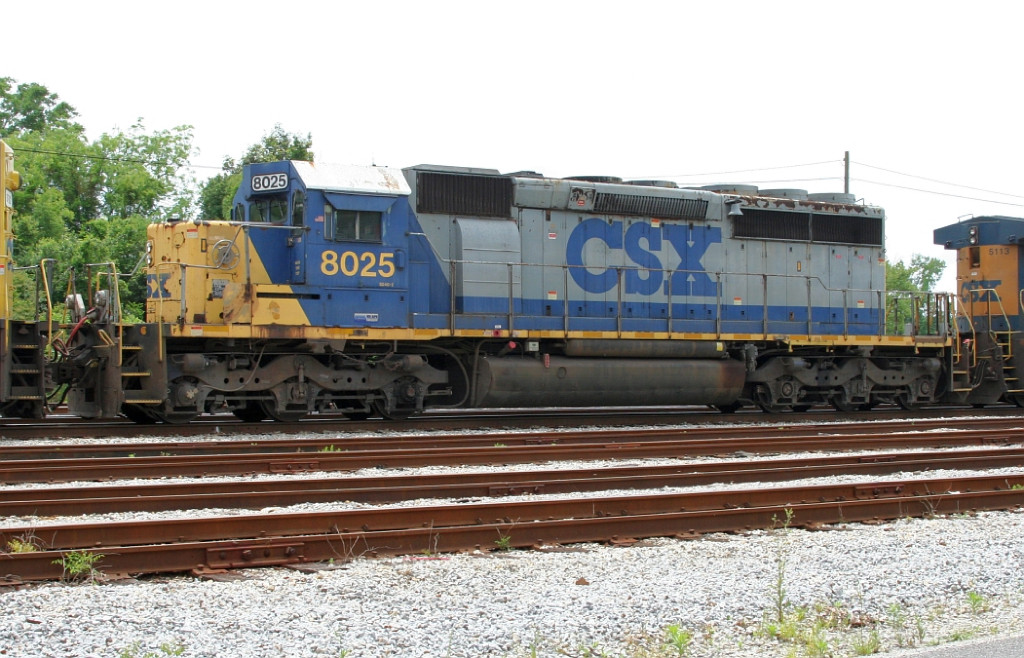 CSX 8025 on SB freight